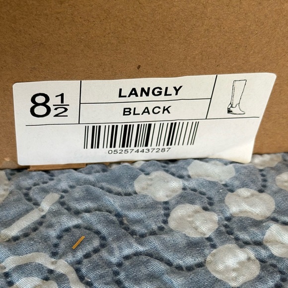 Black mid calf black boots. Size 8 1/2 - Picture 4 of 6